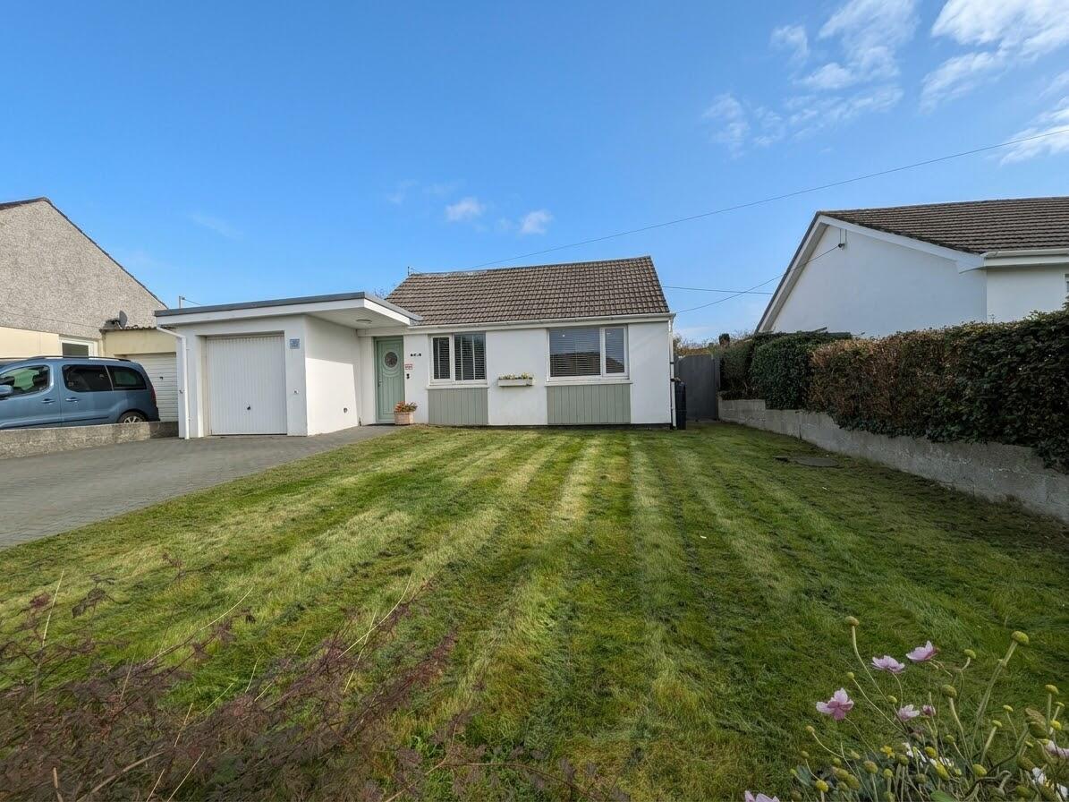 3 bed property in Trevelyan Road, Redruth